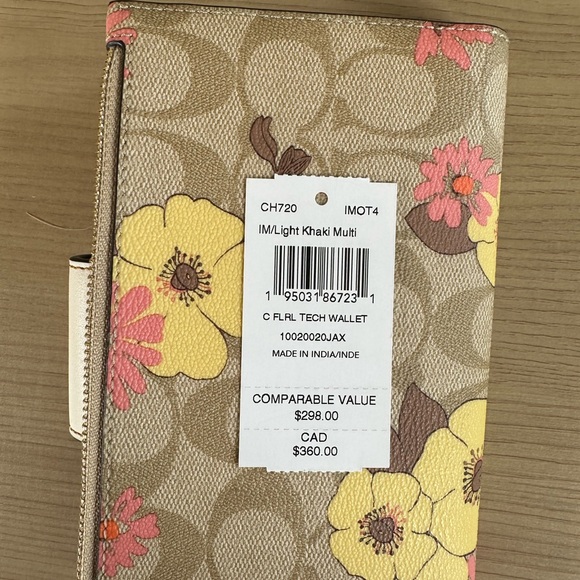 Coach - Picture 11 of 13